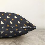 - Sonil-K-7876-Gorsel3 - Realhomes Renkli Zeminli Çam Ağacı Desenli Dijital Baskılı Modern Raşel Kadife Yastık Kırlent Kılıfı Realhomes