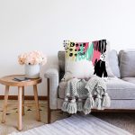 Beyaz Zemin Üzerinde Soyut Çizimli Renkli Desen Çalışması Raşel Kadife Yastık Kırlent Kılıfı Realhomes