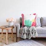 - Sonil-K-7883-Gorsel2 - Realhomes  Beyaz Zemin Üzerinde Renkli Çizimli Geometrik Desen Raşel Kadife Yastık Kırlent Kılıfı Realhomes