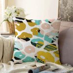 Beyaz Zemin Üzerinde Renkli Çizimli Geometrik Desen Raşel Kadife Yastık Kırlent Kılıfı Realhomes