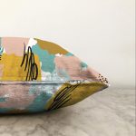 - Sonil-K-7887-Gorsel3 - Realhomes  Rengarenk Pastel Zemin Üzerinde Siyah Çiçek Desenli Modern Raşel Kadife Yastık Kırlent Kılıfı Realhomes