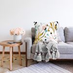 - Sonil-K-7889-Gorsel2 - Realhomes  Beyaz Zemin Üzerinde Pastel Rengarenk Çiçek Desenli Modern Raşel Kadife Yastık Kırlent Kılıfı Realhomes