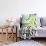 - Sonil-K-7892-Gorsel2 - Realhomes Renkli Zemin Üzerinde Geometrik Desenli Yaprak Motifli Raşel Kadife Yastık Kırlent Kılıfı Realhomes