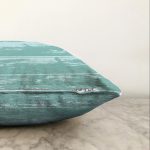 - Sonil-K-7896-Gorsel3 - Realhomes  Renkli Zemin Üzerinde Soyut Desenli Dijital Baskılı Modern Raşel Kadife Yastık Kırlent Kılıfı Realhomes