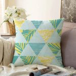 - Sonil-K-7898-Gorsel1 - Realhomes Renkli Zemin Üzerinde Geometrik Desenli Palmiyeler Modern Raşel Kadife Yastık Kırlent Kılıfı Realhomes