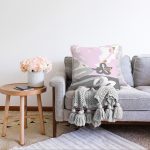 - Sonil-K-7901-Gorsel2 - Realhomes  Renkli Zemin Üzerinde Soyut Çizimli Kalp Desenli Modern Raşel Kadife Yastık Kırlent Kılıfı Realhomes