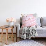 Renkli Zemin Üzerinde Kalp Desenli Dijital Baskılı Modern Raşel Kadife Yastık Kırlent Kılıfı Realhomes