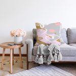 - Sonil-K-7905-Gorsel2 - Realhomes  Renkli Zemin Üzerinde Soyut Çizimli Kalp Desenli Modern Raşel Kadife Yastık Kırlent Kılıfı Realhomes