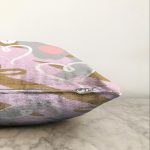 - Sonil-K-7905-Gorsel3 - Realhomes  Renkli Zemin Üzerinde Soyut Çizimli Kalp Desenli Modern Raşel Kadife Yastık Kırlent Kılıfı Realhomes