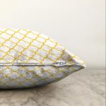 Beyaz Zeminli Gold Detaylı Ogea Dijital Baskılı Modern Raşel Kadife Yastık Kırlent Kılıfı Realhomes