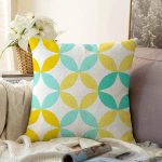 - Sonil-K-7908-Gorsel1 - Realhomes  Beyaz Zemin Üzerinde Renkli Geometrik Desenli Dijital Baskılı Modern Raşel Kadife Yastık Kılıfı Realhomes