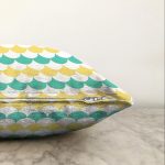 - Sonil-K-7910-Gorsel3 - Realhomes  Beyaz Zemin Üzerinde Renkli Geometrik Desenli Dijital Baskılı Modern Raşel Kadife Yastık Kılıfı Realhomes