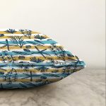 - Sonil-K-7915-Gorsel3 - Realhomes  Beyaz Zemin Üzerinde Renkli Modern Çizgili Deniz Motifli Raşel Kadife Yastık Kırlent Kılıfı Realhomes