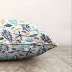 Beyaz Zemin Üzerinde Renkli Deniz Motifli Raşel Kadife Yastık Kırlent Kılıfı Realhomes