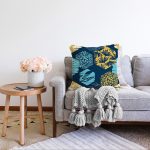 - Sonil-K-7918-Gorsel2 - Realhomes  Renkli Zemin Üzerinde Geometrik Desenli Yaprak Motifli Raşel Kadife Yastık Kırlent Kılıfı Realhomes