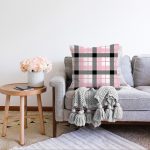 Renkli Pastel Zemin Üzerinde Siyah Ekose Desenli Modern Raşel Kadife Yastık Kırlent Kılıfı Realhomes