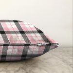 Renkli Pastel Zemin Üzerinde Siyah Ekose Desenli Modern Raşel Kadife Yastık Kırlent Kılıfı Realhomes