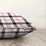 Renkli Pastel Zemin Üzerinde Siyah Ekose Desenli Modern Raşel Kadife Yastık Kırlent Kılıfı Realhomes