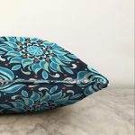 Renkli Zemin Üzerinde Çini Desenli Dijital Baskılı Modern Raşel Kadife Yastık Kırlent Kılıfı Realhomes