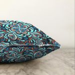 Renkli Zemin Üzerinde Çini Desenli Dijital Baskılı Modern Raşel Kadife Yastık Kırlent Kılıfı Realhomes