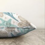 Beyaz Zemin Üzerinde Deniz Kabuğu Desenli Raşel Kadife Yastık Kırlent Kılıfı Realhomes