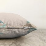 - Sonil-K-7961-Gorsel3 - Realhomes  Pastel Zeminli Deniz Kabuğu Desenli Dijital Baskılı Modern Raşel Kadife Yastık Kırlent Kılıfı Realhomes