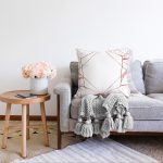 Beyaz Zeminli Modern Mermer Desenli Dijital Baskılı Modern Raşel Kadife Yastık Kırlent Kılıfı Realhomes