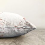 Beyaz Zeminli Modern Mermer Desenli Dijital Baskılı Modern Raşel Kadife Yastık Kırlent Kılıfı Realhomes