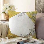 - Sonil-K-7972-Gorsel1 - Realhomes Gold Zemin Üzerinde Beyaz Gül Motifli Dijital Baskılı Modern Raşel Kadife Yastık Kırlent Kılıfı Realhomes
