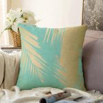 Pastel Zemin Üzerinde Gold Detaylı Yaprak Desenli Modern Raşel Kadife Yastık Kırlent Kılıfı Realhomes