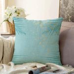 - Sonil-K-7985-Gorsel1 - Realhomes Pastel Zemin Üzerinde Yaprak Desenli Dijital Baskılı Modern Raşel Kadife Yastık Kırlent Kılıfı Realhomes