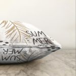 - Sonil-K-7994-Gorsel3 - Realhomes  Beyaz Zemin Üzerinde Gold Detaylı Yaprak Desenli Modern Raşel Kadife Yastık Kırlent Kılıfı Realhomes