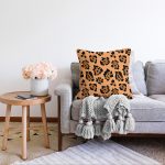 Pastel Zeminli Geometrik Desenli Dijital Baskılı Modern Raşel Kadife Yastık Kırlent Kılıfı Realhomes