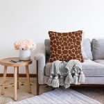 - Sonil-K-8001-Gorsel2 - Realhomes Pastel Zeminli Geometrik Desenli Dijital Baskılı Modern Raşel Kadife Yastık Kırlent Kılıfı Realhomes