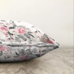Pembe Beyaz Gül Gri Yapraklar Desenli Dijital Baskılı Modern Raşel Kadife Yastık Kırlent Kılıfı Realhomes