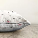Pastel Zemin Üzerşnde Siyah Beyaz Renkli Puantiye Desenli Raşel Kadife Yastık Kırlent Kılıfı Realhomes