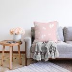 - Sonil-K-8009-Gorsel2 - Realhomes Pastel Zeminli Rengarenk Çiçek Desenli Dijital Baskılı Modern Raşel Kadife Yastık Kırlent Kılıfı Realhomes