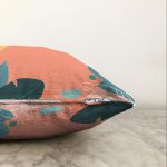 Renkli Zeminli Pastel Yaprak Desenli Dijital Baskılı Modern Raşel Kadife Yastık Kırlent Kılıfı Realhomes