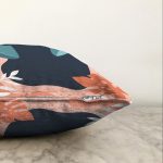 Renkli Zeminli Pastel Yaprak Desenli Dijital Baskılı Modern Raşel Kadife Yastık Kırlent Kılıfı Realhomes