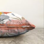 Beyaz Zemin Üzerinde Pastel Renkli Yaprak Desenli Modern Raşel Kadife Yastık Kırlent Kılıfı Realhomes