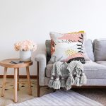 - Sonil-K-8029-Gorsel2 - Realhomes  Beyaz Zemin Üzerinde Pastel Renkli Yaprak Desenli Modern Raşel Kadife Yastık Kırlent Kılıfı Realhomes