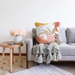 - Sonil-K-8030-Gorsel2 - Realhomes  Beyaz Zemin Üzerinde Pastel Renkli Yaprak Desenli Modern Raşel Kadife Yastık Kırlent Kılıfı Realhomes