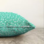 Beyaz Zemin Üzerinde Renkli Geometrik Desenli Dijital Baskılı Modern Raşel Kadife Yastık Kılıfı Realhomes