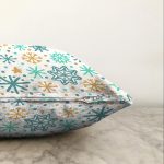 Beyaz Zemin Üzerinde Renkli Geometrik Desenli Dijital Baskılı Modern Raşel Kadife Yastık Kılıfı Realhomes