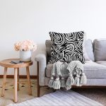 Siyah Zeminli Beyaz Geometrik Desenli Dijital Baskılı Modern Raşel Kadife Yastık Kırlent Kılıfı Realhomes