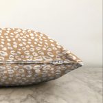 - Sonil-K-8045-Gorsel3 - Realhomes  Renkli Zeminli Geometrik Desenli Dijital Baskılı Modern Raşel Kadife Yastık Kırlent Kılıfı Realhomes