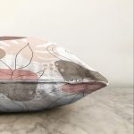 - Sonil-K-8051-Gorsel3 - Realhomes  Beyaz Zemin Üzerinde Pastel Renkli Yaprak Desenli Modern Raşel Kadife Yastık Kırlent Kılıfı Realhomes