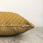 - Sonil-K-8053-Gorsel3 - Realhomes Renkli Zeminli Beyaz Puantiye Desenli Dijital Baskılı Modern Raşel Kadife Yastık Kırlent Kılıfı Realhomes