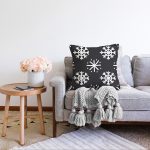 - Sonil-K-8058-Gorsel2 - Realhomes  Siyah Zeminli Beyaz Kartanesi Desenli Dijital Baskılı Modern Raşel Kadife Yastık Kırlent Kılıfı Realhomes