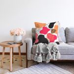 - Sonil-K-8060-Gorsel2 - Realhomes Beyaz Zemin Üzerinde Renkli Geometrik Desenli Dijital Baskılı Modern Raşel Kadife Yastık Kılıfı Realhomes